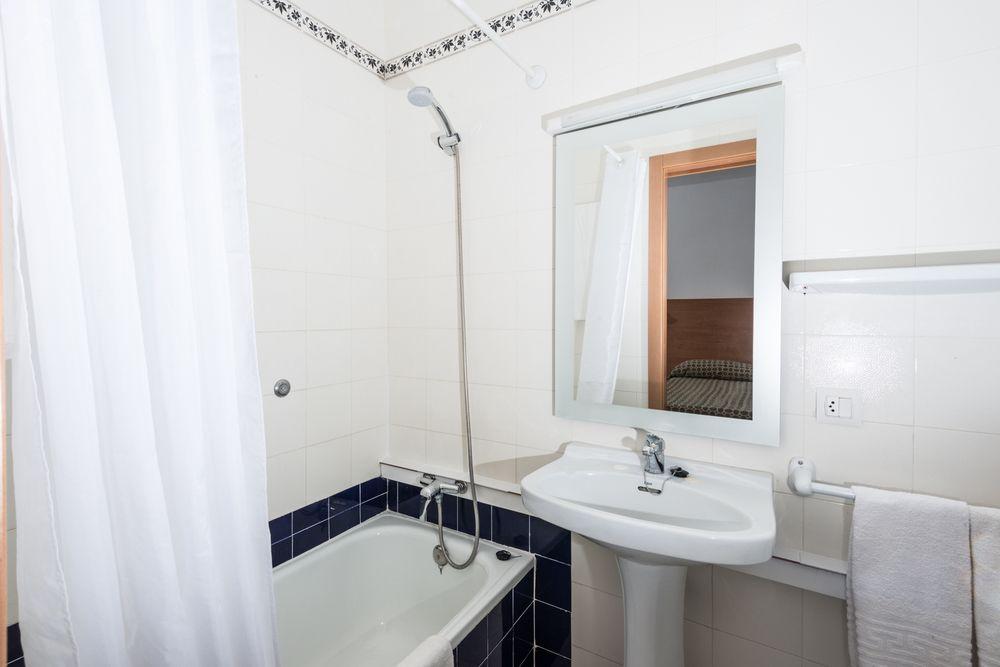 Hotel Madrid Ciutadella  Buitenkant foto