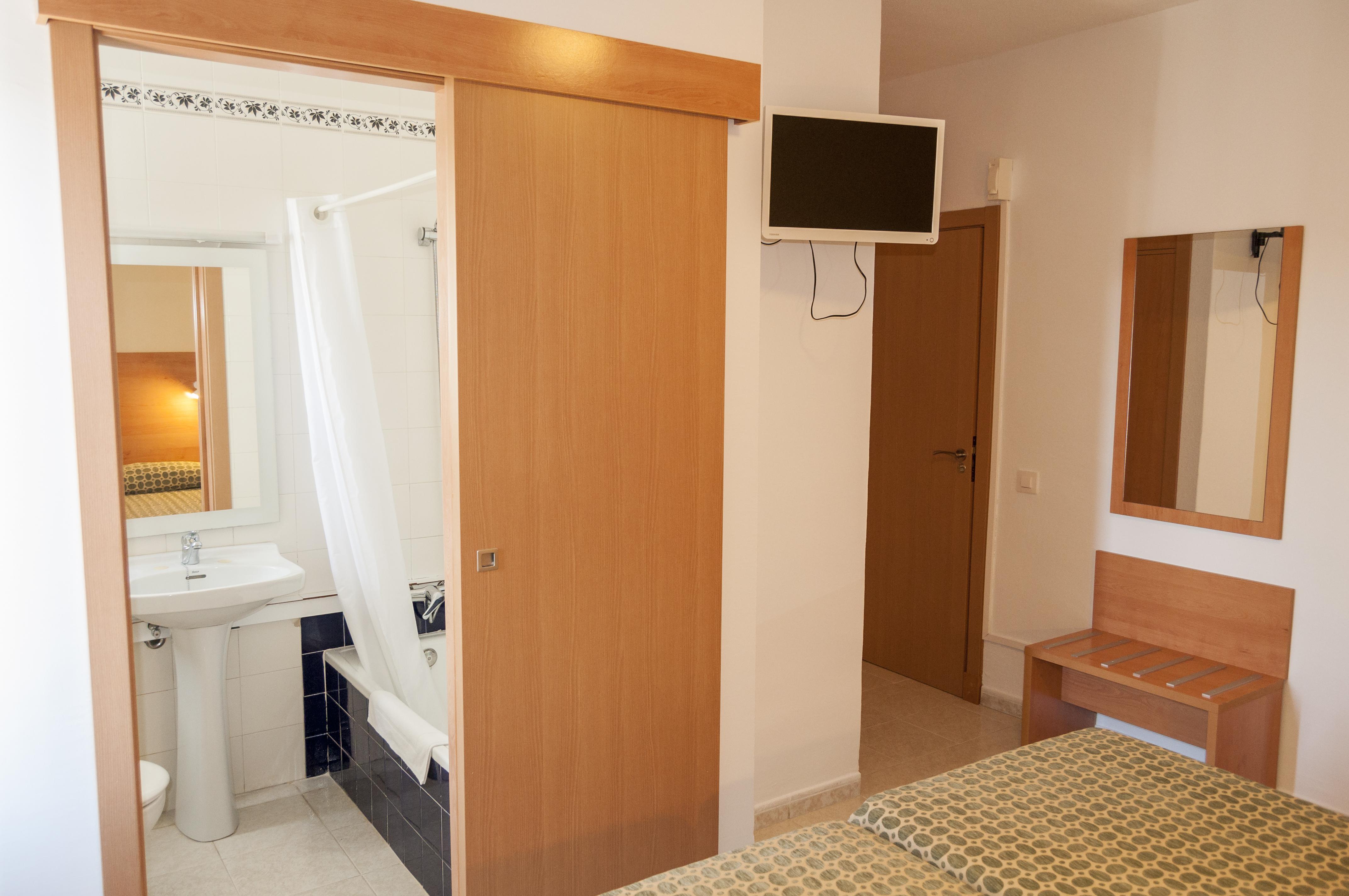 Hotel Madrid Ciutadella  Buitenkant foto