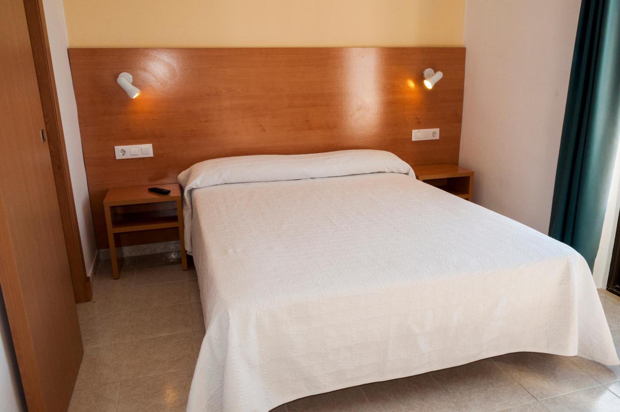 Hotel Madrid Ciutadella  Buitenkant foto