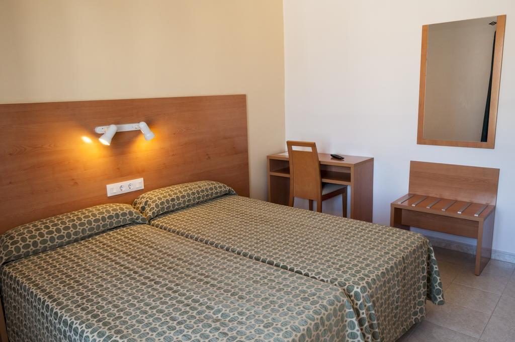Hotel Madrid Ciutadella  Buitenkant foto