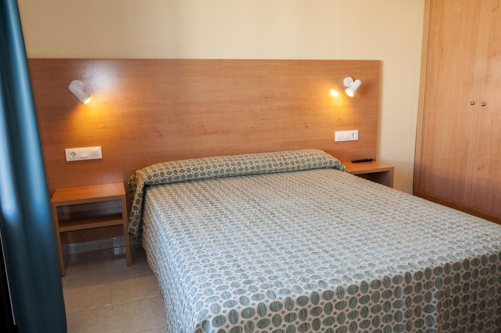 Hotel Madrid Ciutadella  Buitenkant foto