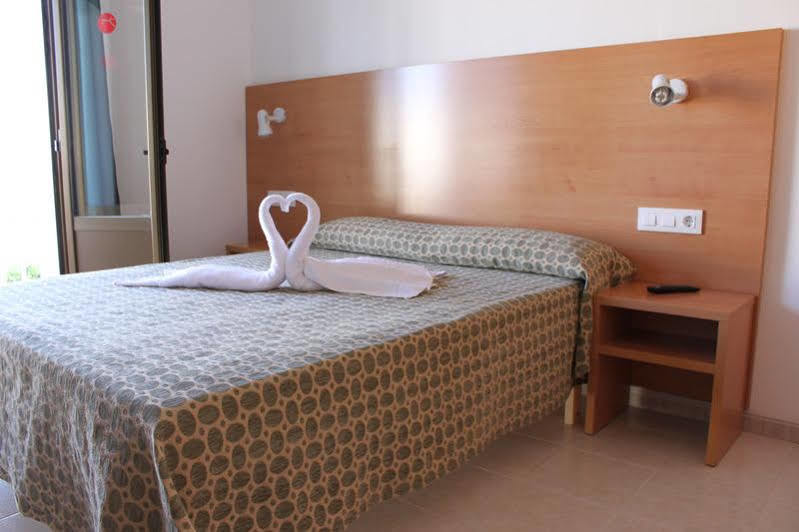 Hotel Madrid Ciutadella  Buitenkant foto